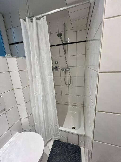 3 Personen Im Zentrum